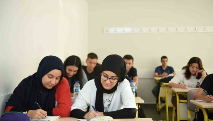 Kepez’den öğrencilere YKS’ye hazırlık desteği