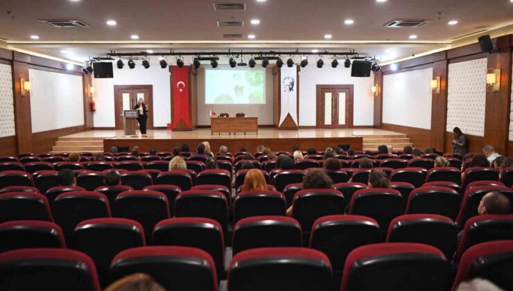 Konyaaltı’nda personele yaşlılarla iletişim eğitimi verildi