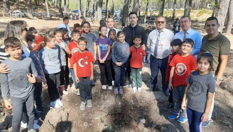Kumluca’da Cumhuriyet’in 101. yılı anısına 450 fidan dikildi