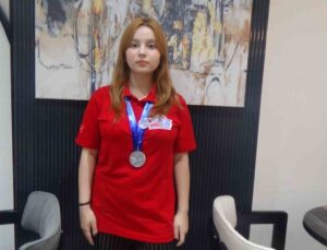 Lise öğrencisi, meme kanserini erken tespit eden yapay zeka algoritması geliştirdi
