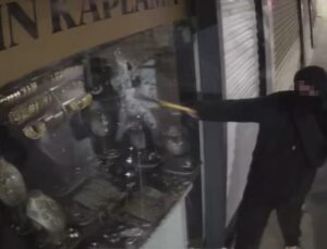 Maskeli hırsızlar altın kaplama bilezikleri gerçek sanarak çaldı