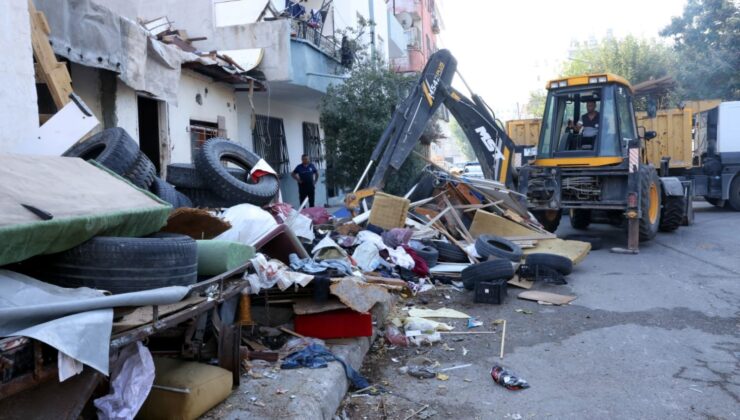 Mersin’de çöp evden tonlarca atık çıktı