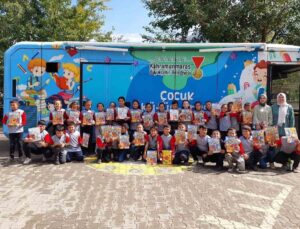 Mobil Kütüphane, yeni eğitim yılında öğrencilerle buluştu