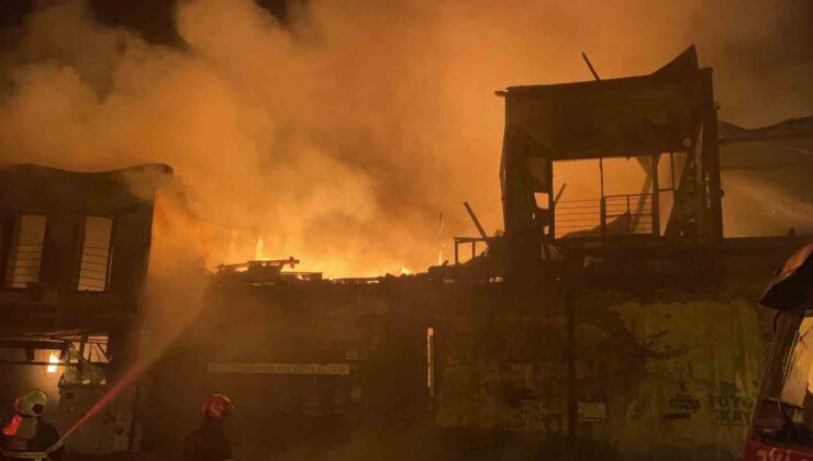 Osmaniye’de tarihi ahşap konak alevlere teslim oldu