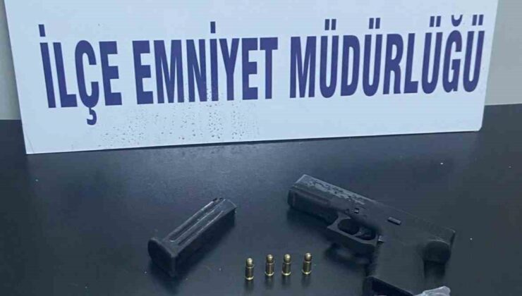 Payas’ta durdurulan araçta silah ve uyuşturucu ele geçirildi