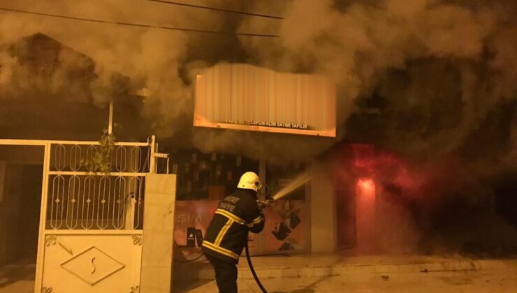 Reyhanlı’da iş yeri alevlere teslim oldu