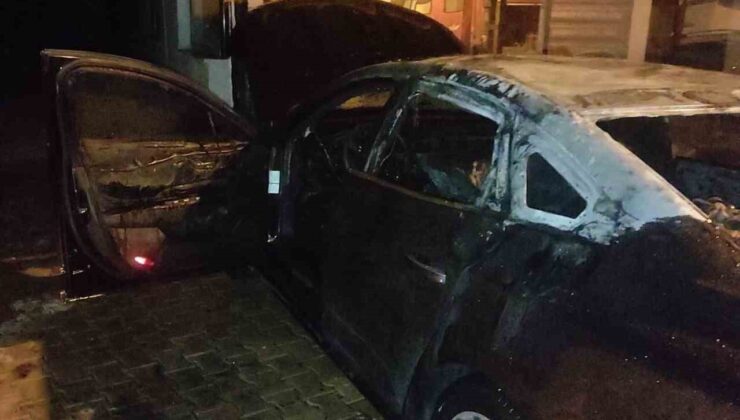 Reyhanlı’da yanan araç kullanılmaz hale geldi