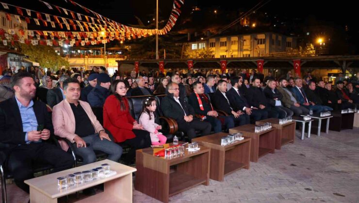 Saimbeyli’nin kurtuluşu Uğur Işılak konseri ile kutlandı