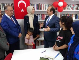 Şehidin ismi verilen kütüphanede konuşan eşi: “İnşallah yeni nesle örnek oluruz”
