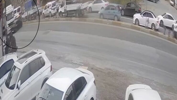 Tırın önüne kattığı otomobili sürüklediği anlar kamerada