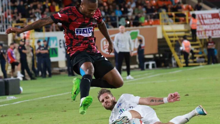Trendyol Süper Lig: Alanyaspor: 0 – Kasımpaşa: 2 (İlk yarı)