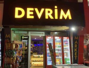 Yangından etkilenen vatandaşlara boş büfeden su alıp parasını tezgaha bıraktılar
