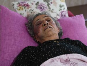 Yaşlı kadını yüzüğü için öldüresiye darbetti