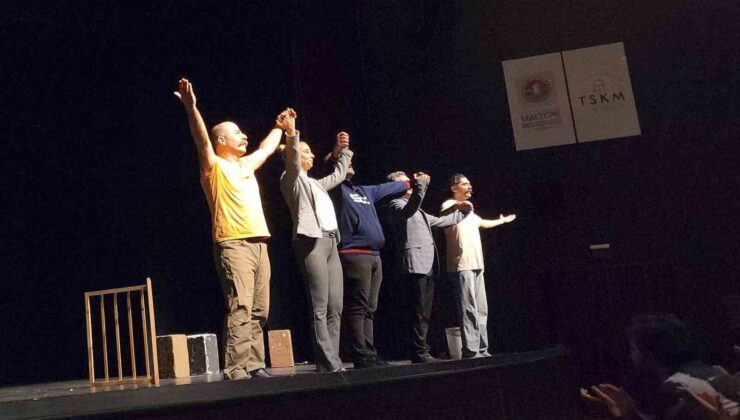 Yenişehir Belediyesi Şehir Tiyatrosu Maltepe’de sahne aldı
