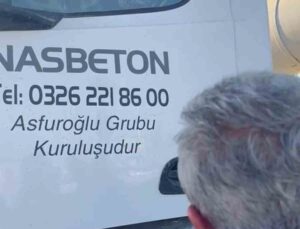 Yola beton dökerek ilerleyen mikser şoförü başkana yakalandı