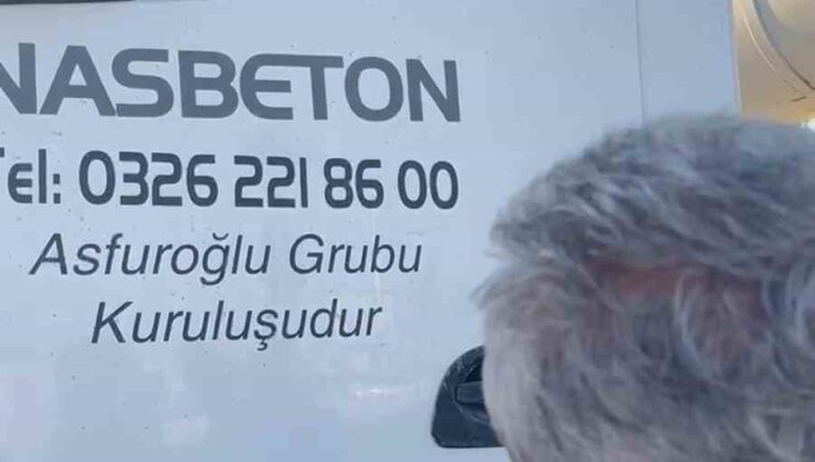 Yola beton dökerek ilerleyen mikser şoförü başkana yakalandı