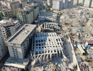 Yüzlerce kişiye mezar olan Rönesas Rezidans’ın 3. duruşması görüldü