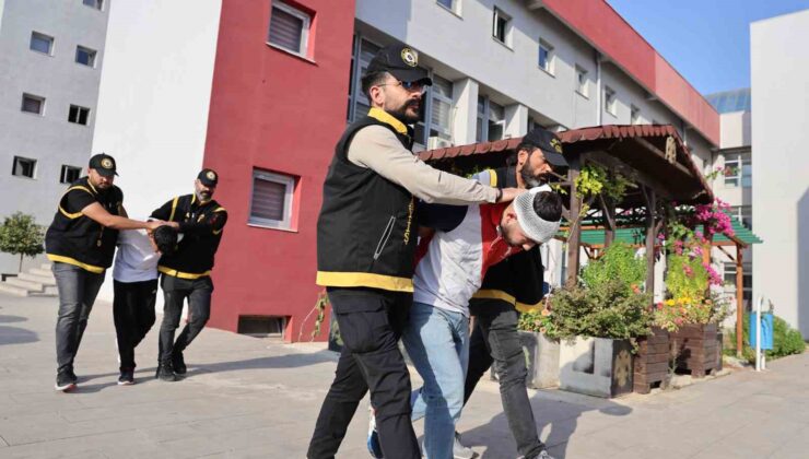 Adana’da kebapçıya silahla saldıran 2 şüpheli tutuklandı