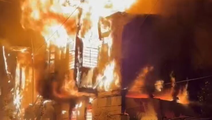 Adana’da kullanılmayan iki katlı evde yangın çıktı