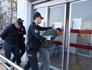Adana’da yolcu sırası kavgasında taksi şoförü dehşet saçtı: 3 yaralı