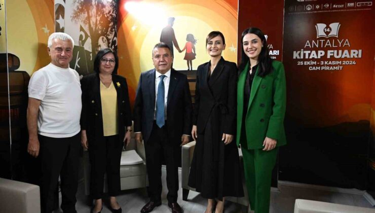 Antalya Kitap Fuarı’na öğrencilerden yoğun ilgi