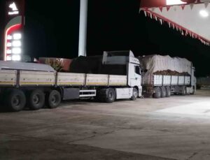 Antalya-Konya karayolu yoğun kar sebebiyle tırların geçişine kapatıldı