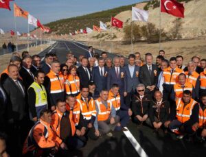 Bakan Uraloğlu: “İç Anadolu ve Batı Akdeniz arasında en kısa ulaşım imkanını tesis ederek, ülkemizin iç kesimleriyle güney kesimi arasında daha hızlı ve konforlu ulaşımı sağlamış olacağız”