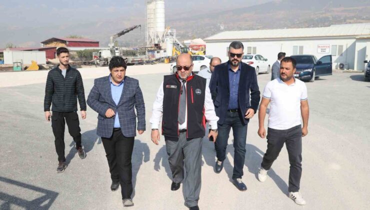 Başkan Akpınar, Çağlayancerit yolunda incelemelerde bulundu