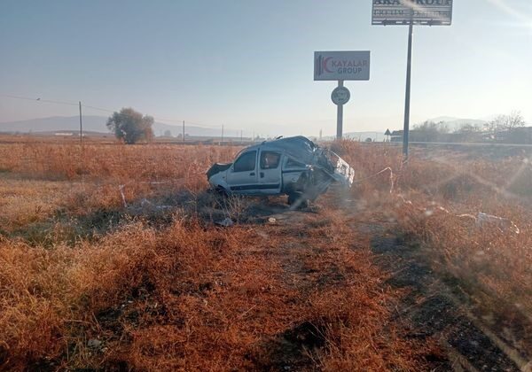 Burdur’da hafif ticari araç takla attı, 21 yaşındaki genç kız yaşamını yitirdi