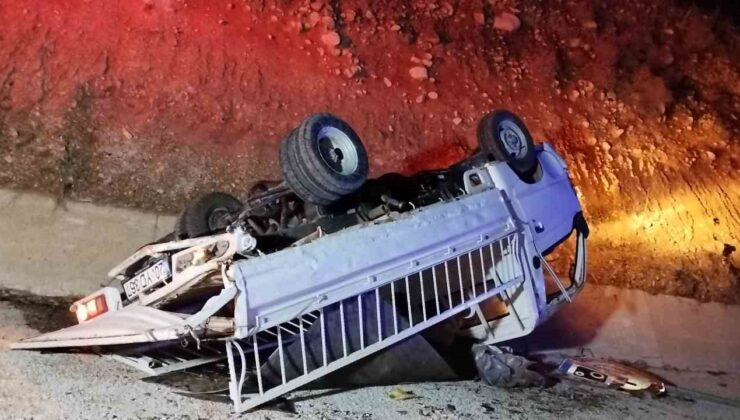Burdur’da otomobilin arkadan çarptığı kamyonet devrildi: 1 yaralı