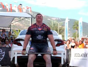 Dünyanın en güçlü adamları Alanya’da hünerlerini sergiledi