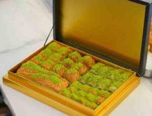 En kaliteli Antep fıstığıyla tatlı üretiyorlar