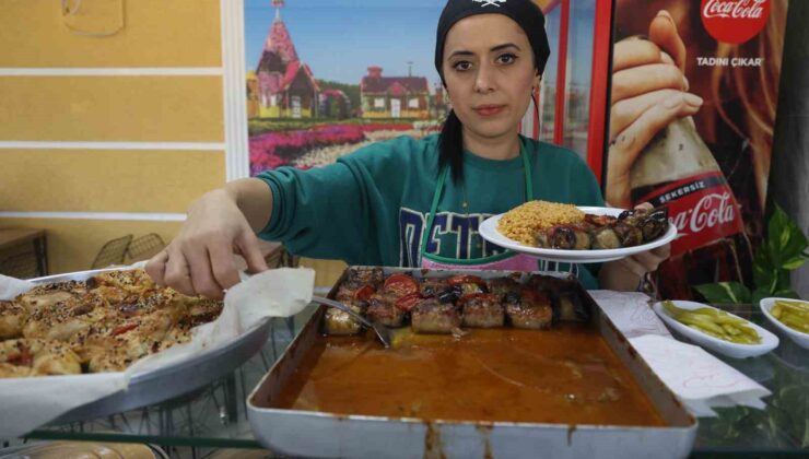 Eşini depremde kaybeden annenin yemek kazanı yetim evlatlarının geleceği için kaynıyor
