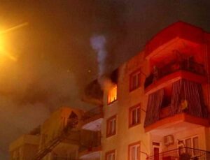 Gece saatlerinde çıkan yangın apartman sakinlerine korku dolu anlar yaşattı