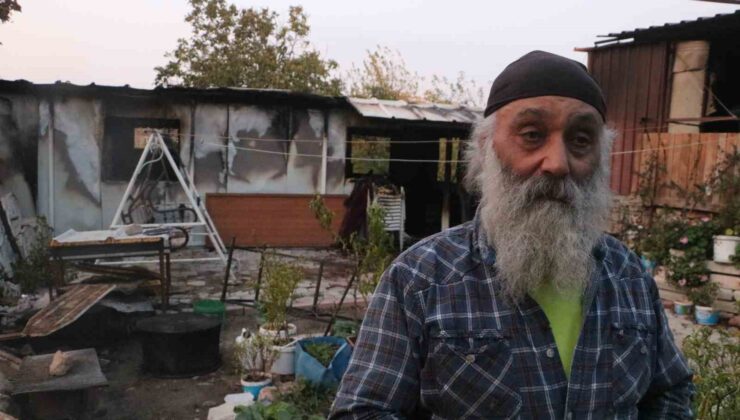 İş yeri ve konteyneri yanan depremzede vatandaş gözyaşlarına hakim olamadı