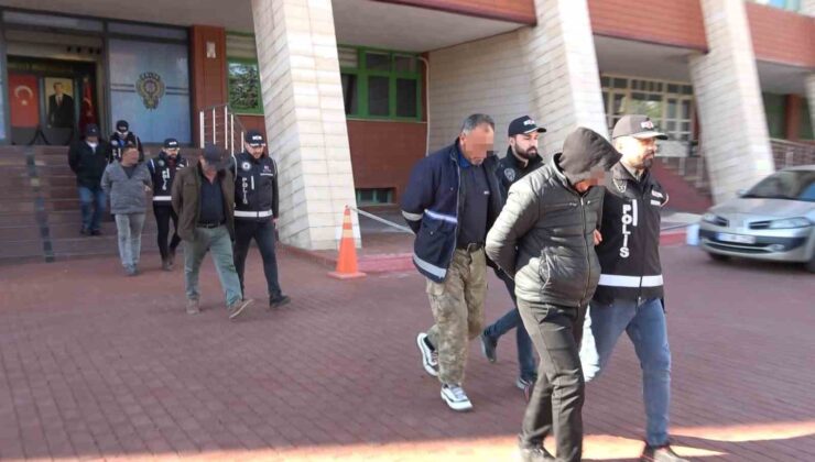 Isparta’da belediyeye ait yeleklerle kaçak kazı yapan şüpheliler tutuklandı