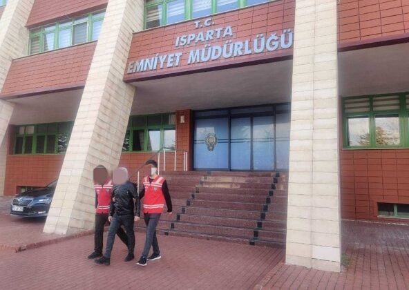 Isparta’da hırsızlık suçundan 18 yıl hapis cezası ile aranan şahıs yakalandı