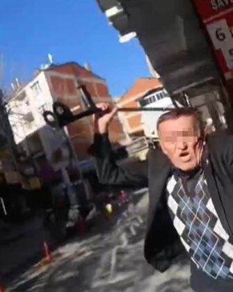 Isparta’da iş yeri sahibi kiracısını koltuk değneği ile darp etti