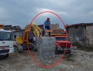 Kepçenin kovasında künefe çeviren operatörün o anları ilgi odağı oldu