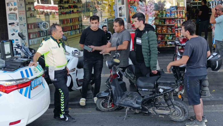 Kırmızı ışık ihlali yapan elektrikli bisiklet, motosiklete çarptı:1 yaralı