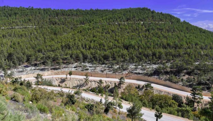 Kırsal mahallelerde yol genişletme çalışmaları sürüyor