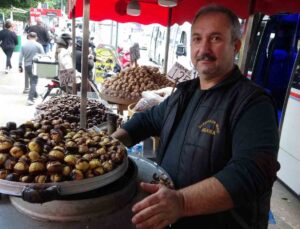 Kışın vazgeçilmez sokak tatlarından kestane kebap tezgahları kuruldu