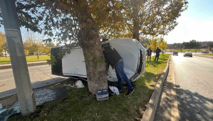 Kontrolden çıkan kamyonet refüje çıkıp devrildi: 2’si ağır 5 yaralı