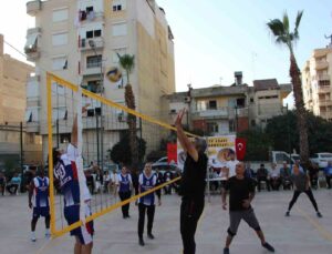 Kumluca’da öğretmenler arası voleybol turnuvası düzenlendi
