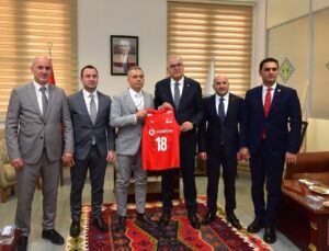 Mehmet Akif Üstündağ: “Osmaniye’de milli bir voleybol maçı oynanacak”