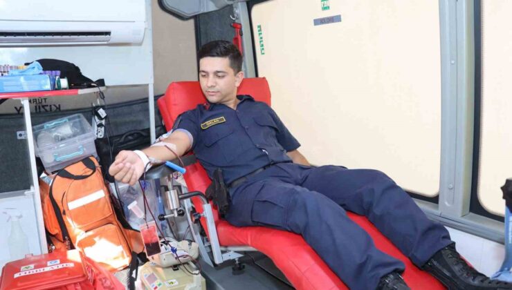Mersin’de jandarmadan kan bağışına destek