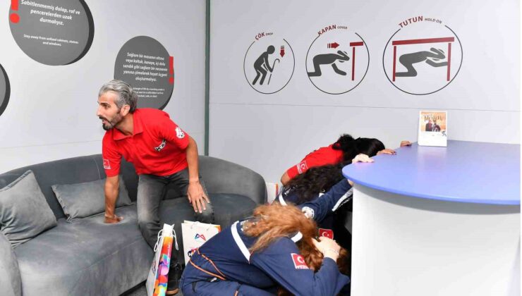 Mersin’de muhtarlara afet farkındalık eğitimi veriliyor