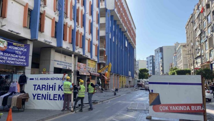 Mersin’in eski yapılarından Kırmızı-Lacivert ve Özel İdare iş hanlarının yıkımına başlandı