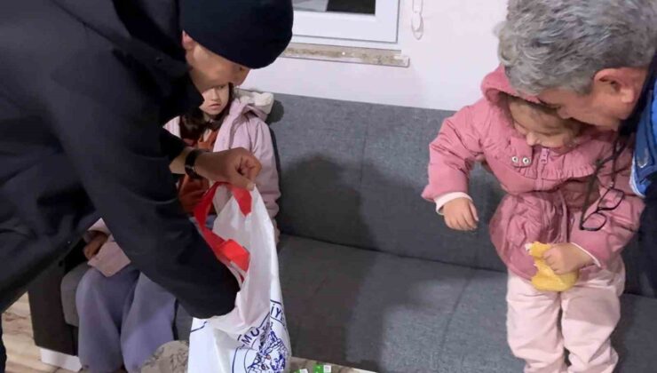 Mut terminalinde mahsur kalan yolculara çorba ve çay ikramı