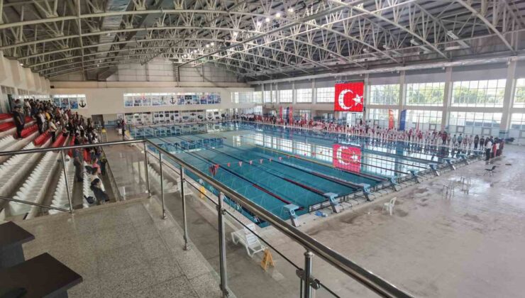 Osmaniye’de 29 Ekim Cumhuriyet Kupası Yüzme Şenliği düzenlendi